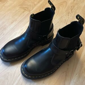 Dr. Martens Wincox Chelsea Boot